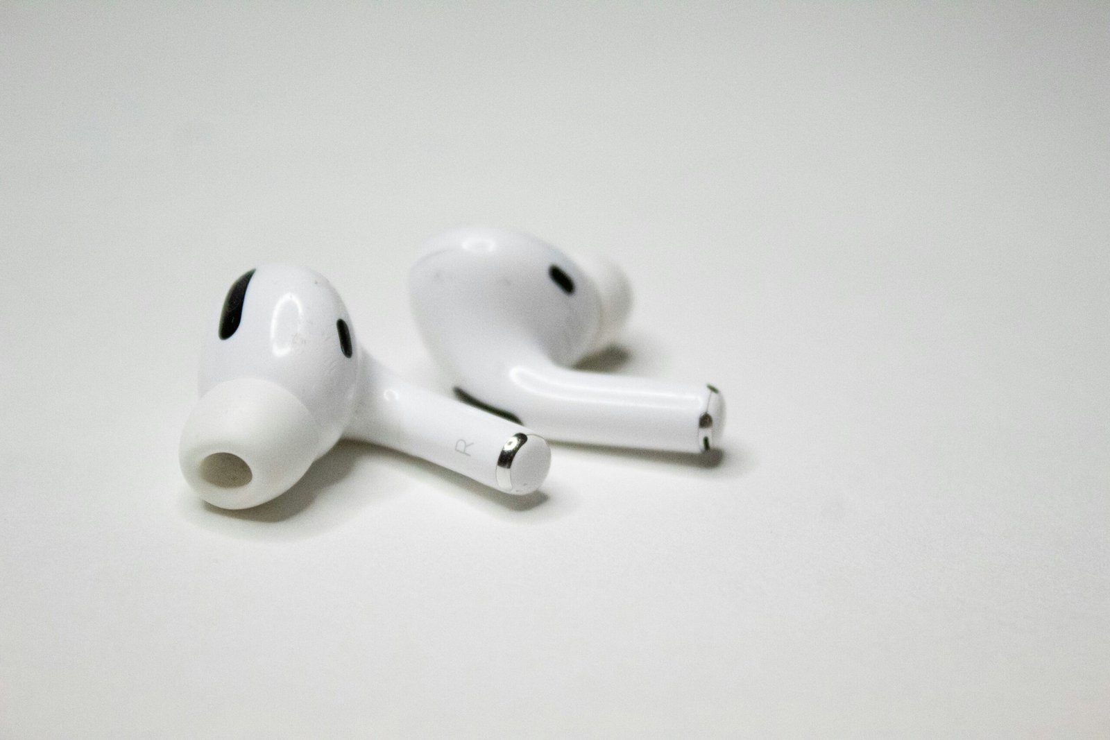 7 Wireless Earbuds That Outperform AirPods (and Cost Less!)